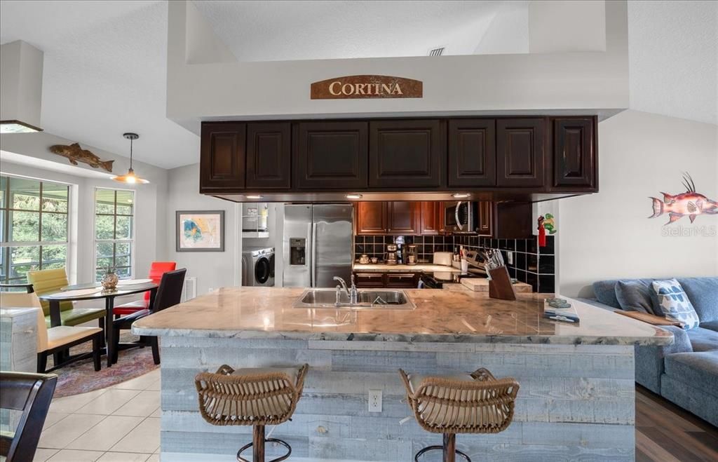 En Venta: $749,000 (2 camas, 2 baños, 1214 Pies cuadrados)