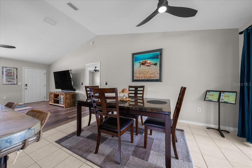 En Venta: $749,000 (2 camas, 2 baños, 1214 Pies cuadrados)