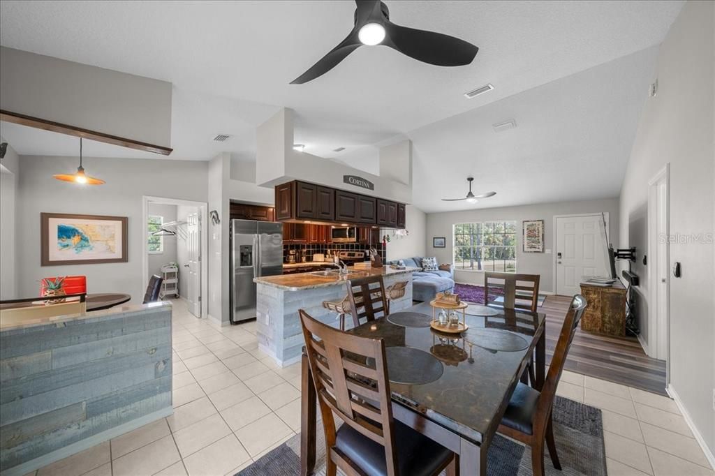 En Venta: $749,000 (2 camas, 2 baños, 1214 Pies cuadrados)