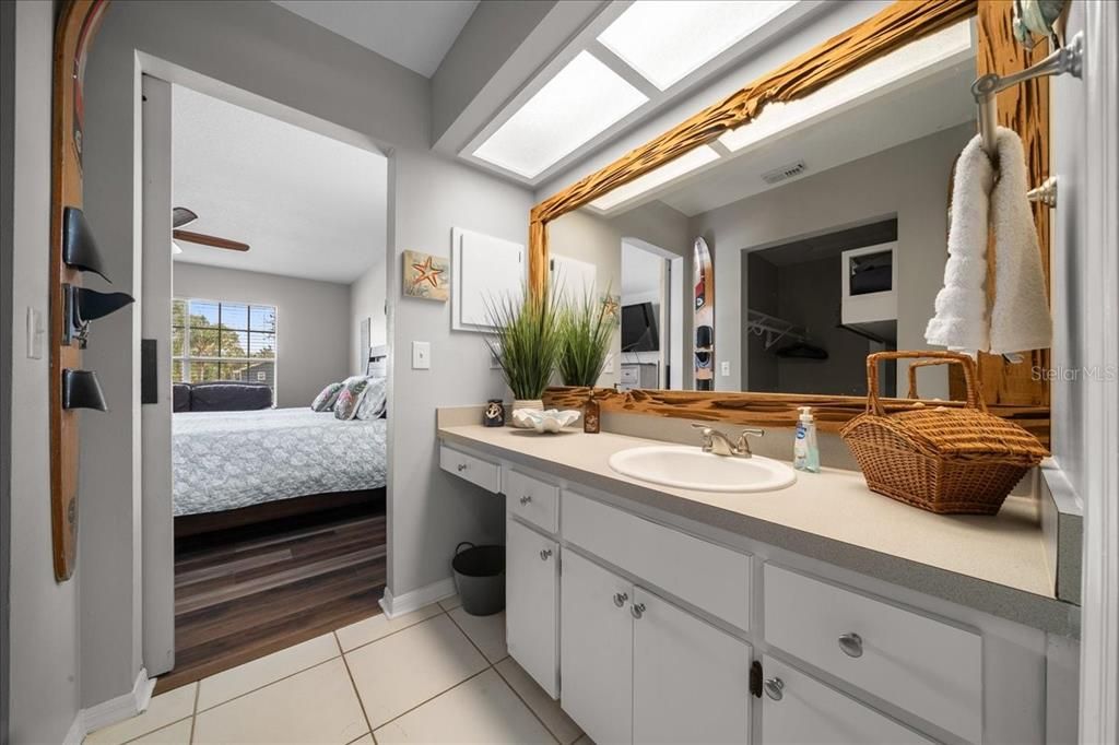 En Venta: $749,000 (2 camas, 2 baños, 1214 Pies cuadrados)