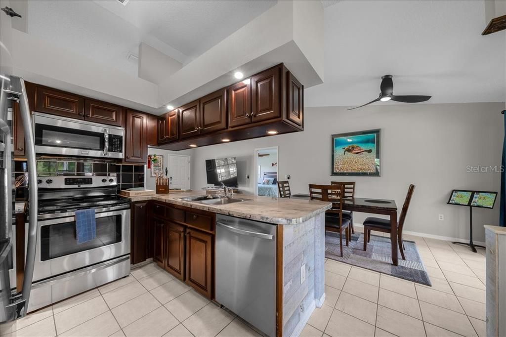 En Venta: $749,000 (2 camas, 2 baños, 1214 Pies cuadrados)