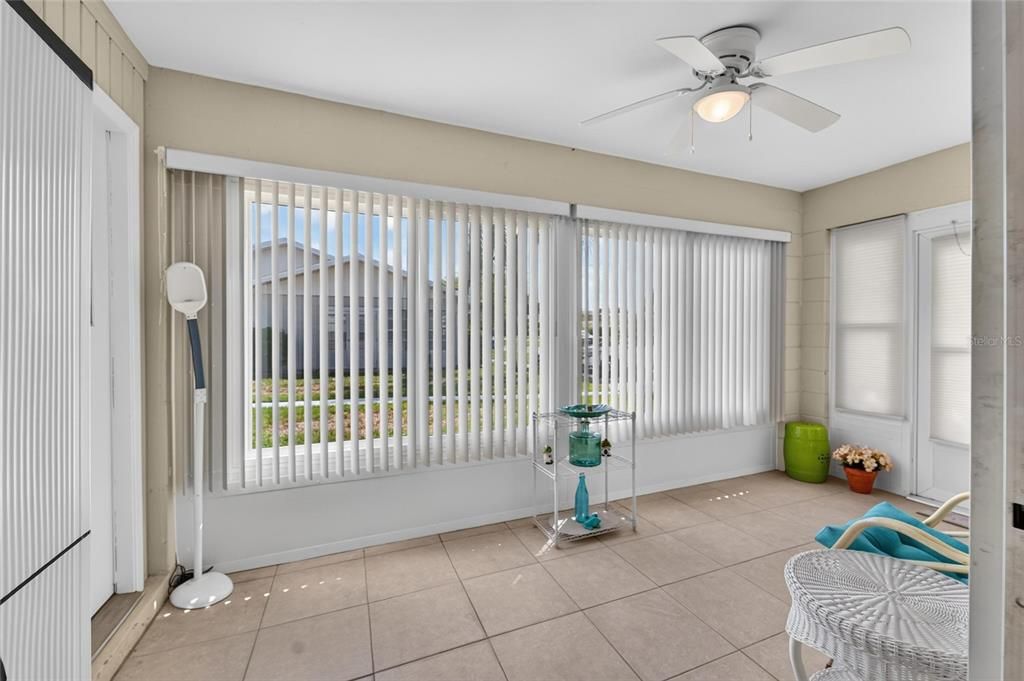 For Sale: $119,900 (1 beds, 1 baths, 992 Square Feet)