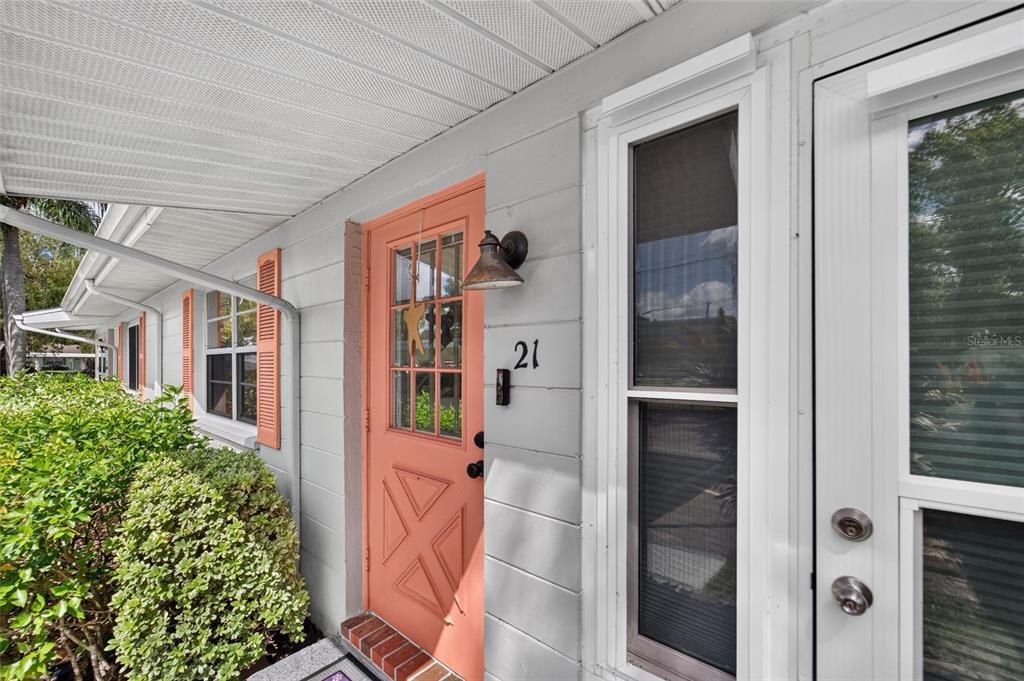 For Sale: $119,900 (1 beds, 1 baths, 992 Square Feet)