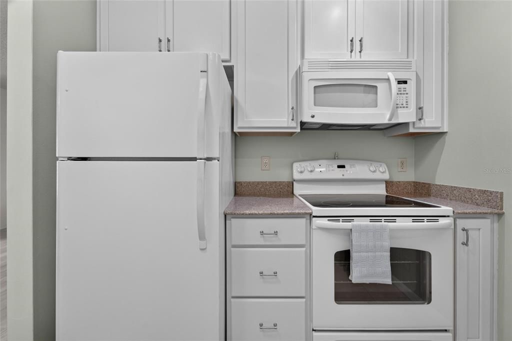For Sale: $119,900 (1 beds, 1 baths, 992 Square Feet)