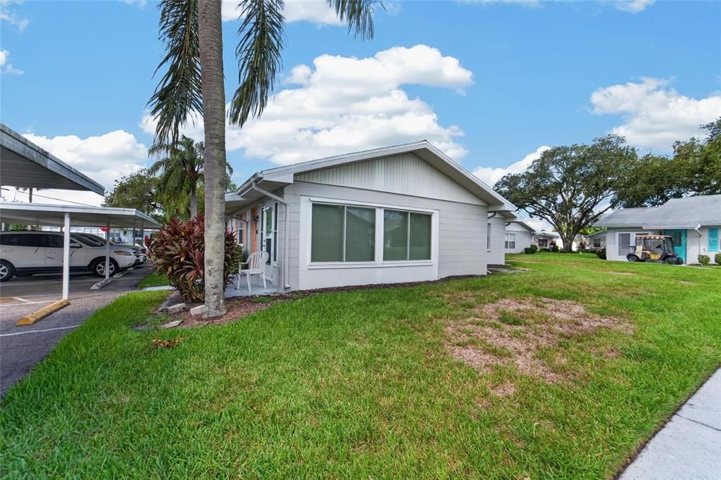 For Sale: $119,900 (1 beds, 1 baths, 992 Square Feet)