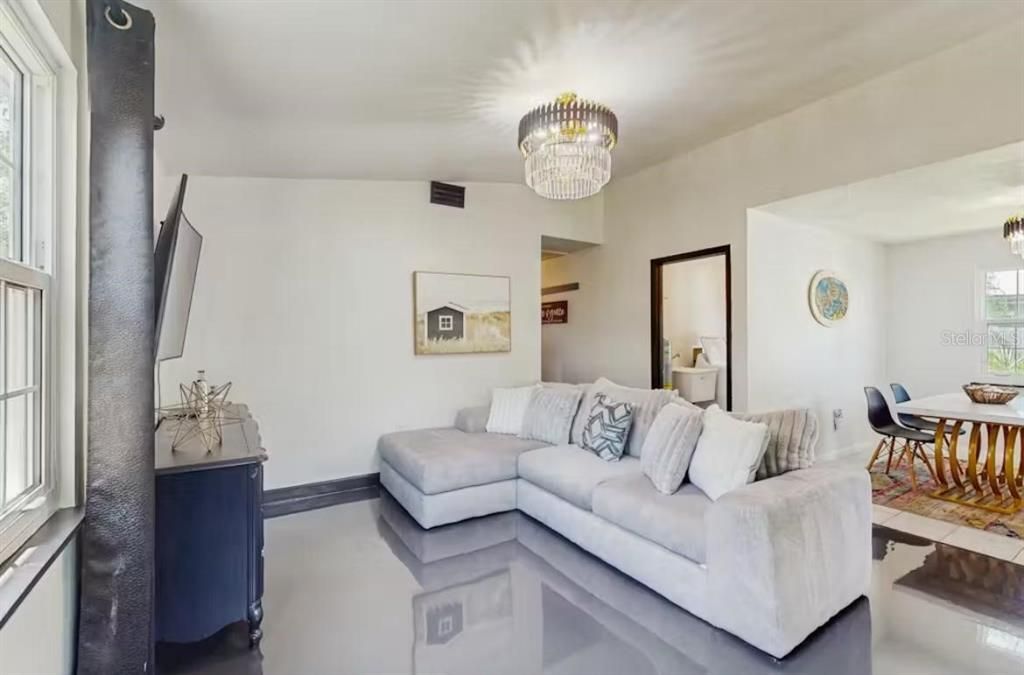 For Sale: $374,500 (3 beds, 1 baths, 1081 Square Feet)