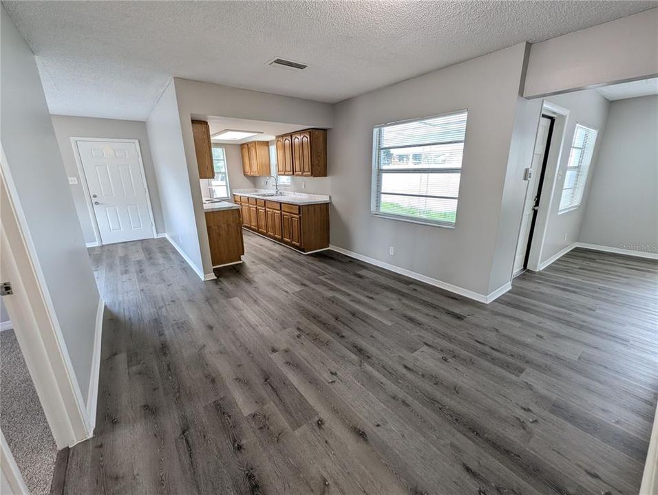 For Sale: $299,900 (3 beds, 2 baths, 1344 Square Feet)