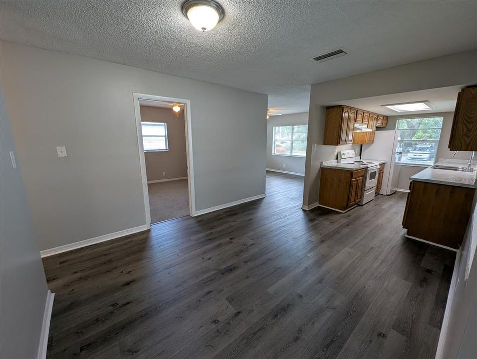For Sale: $299,900 (3 beds, 2 baths, 1344 Square Feet)