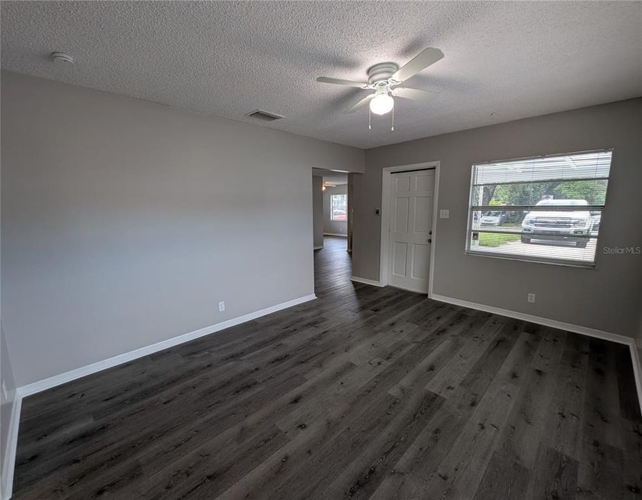 For Sale: $299,900 (3 beds, 2 baths, 1344 Square Feet)