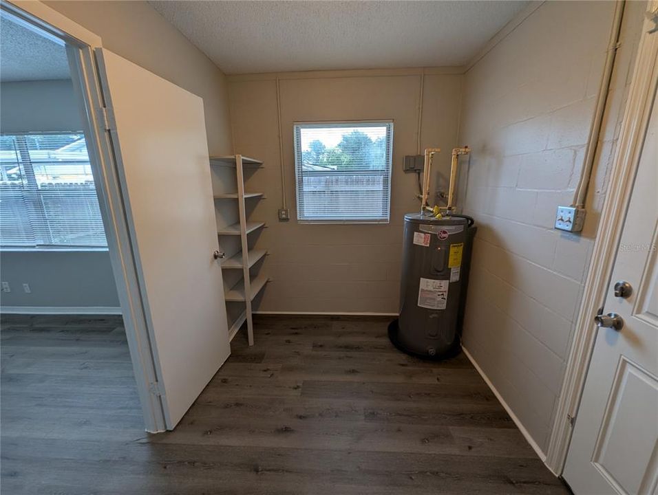 For Sale: $299,900 (3 beds, 2 baths, 1344 Square Feet)