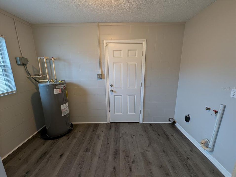 For Sale: $299,900 (3 beds, 2 baths, 1344 Square Feet)