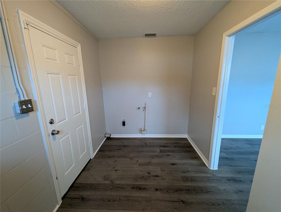 For Sale: $299,900 (3 beds, 2 baths, 1344 Square Feet)