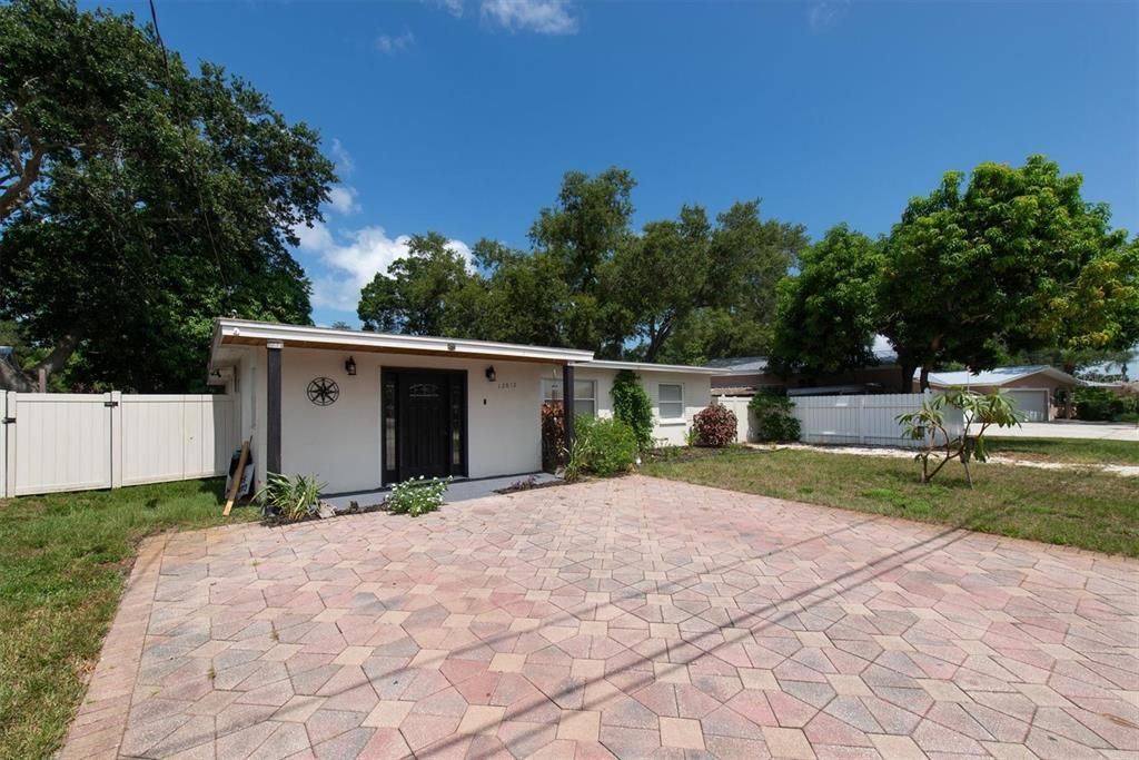En Venta: $445,900 (4 camas, 2 baños, 1829 Pies cuadrados)