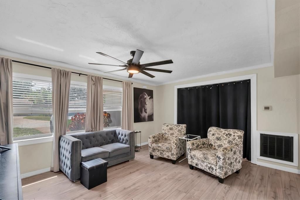 En Venta: $445,900 (4 camas, 2 baños, 1829 Pies cuadrados)