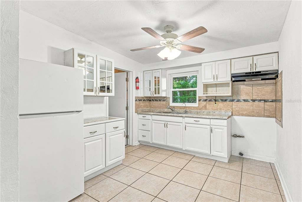 En Venta: $309,000 (4 camas, 2 baños, 1125 Pies cuadrados)