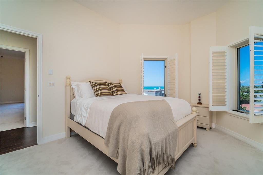 For Rent: $7,500 (3 beds, 3 baths, 2402 Square Feet)