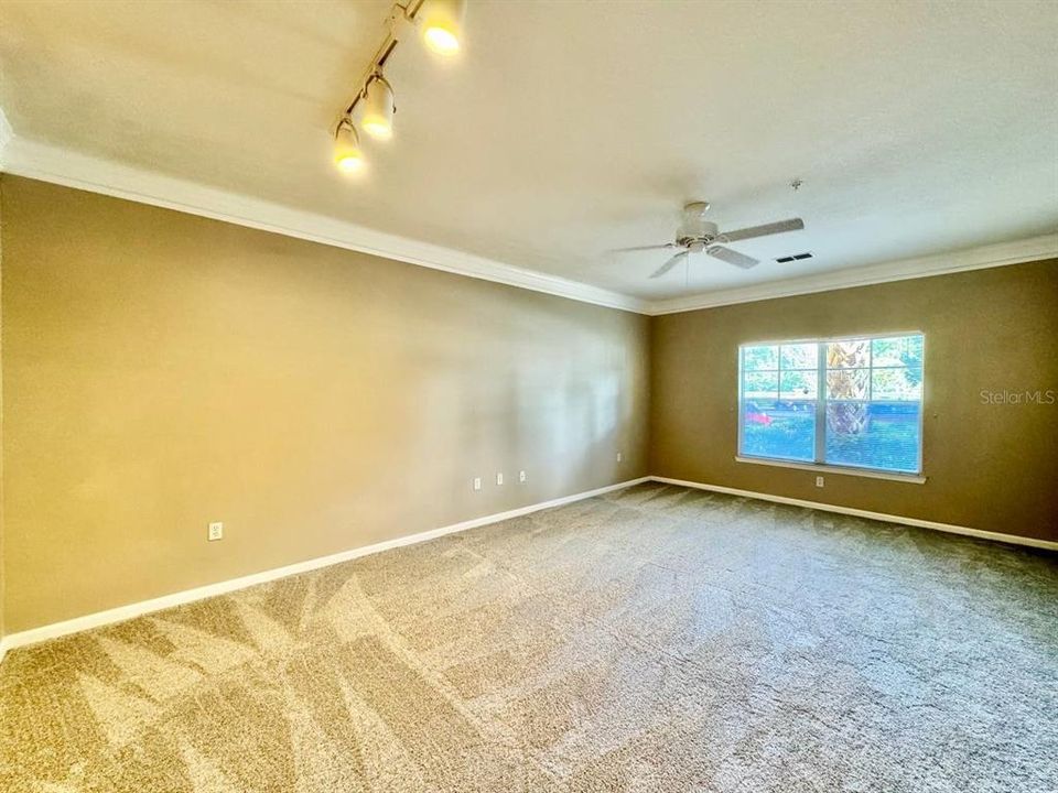 For Rent: $1,500 (1 beds, 1 baths, 958 Square Feet)