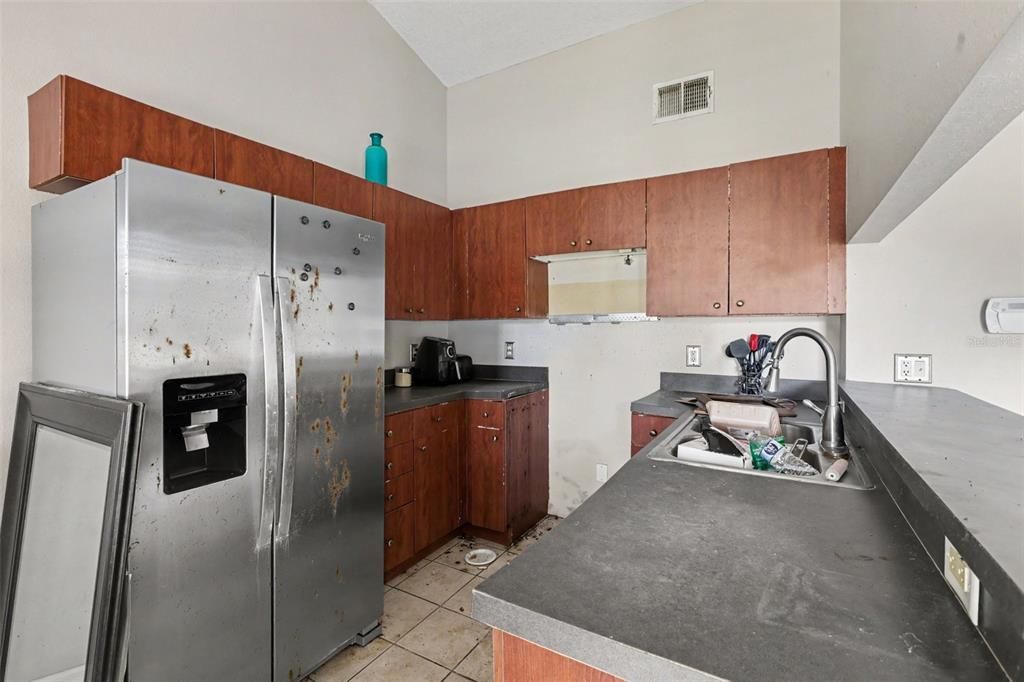 For Sale: $350,000 (4 beds, 3 baths, 1064 Square Feet)
