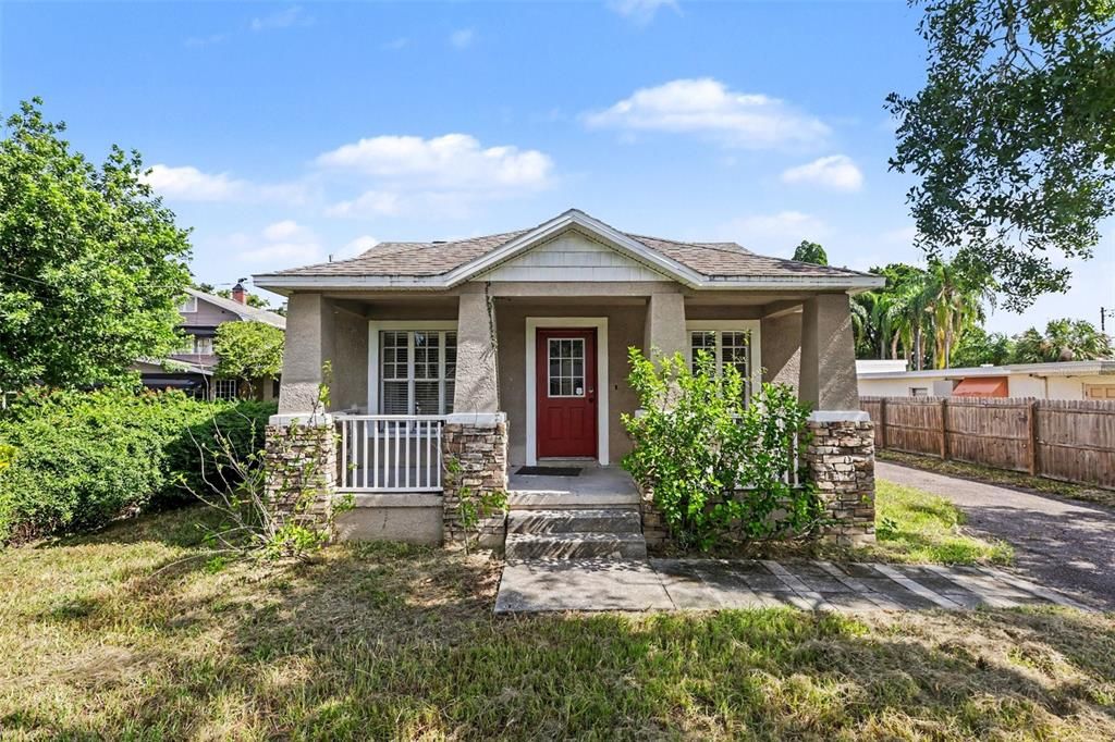 For Sale: $350,000 (4 beds, 3 baths, 1064 Square Feet)