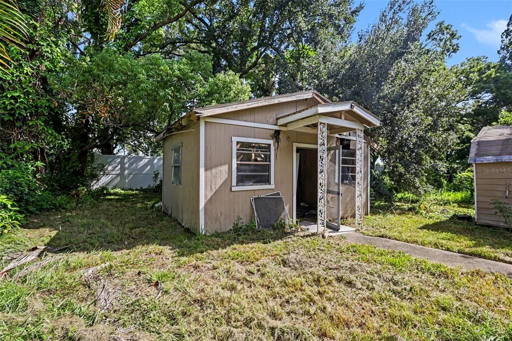 For Sale: $350,000 (4 beds, 3 baths, 1064 Square Feet)