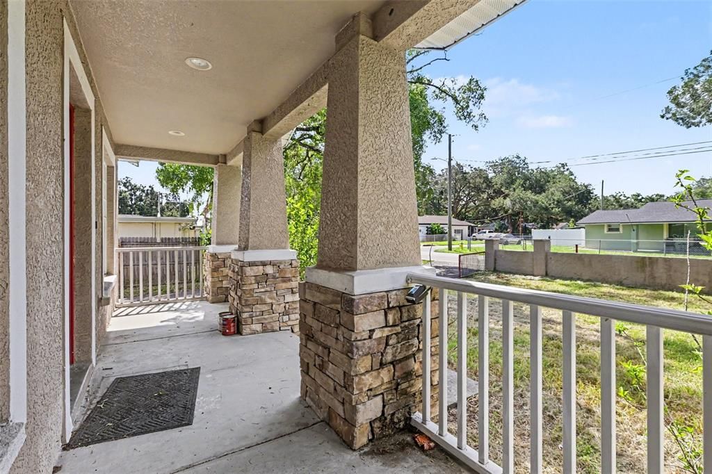 For Sale: $350,000 (4 beds, 3 baths, 1064 Square Feet)