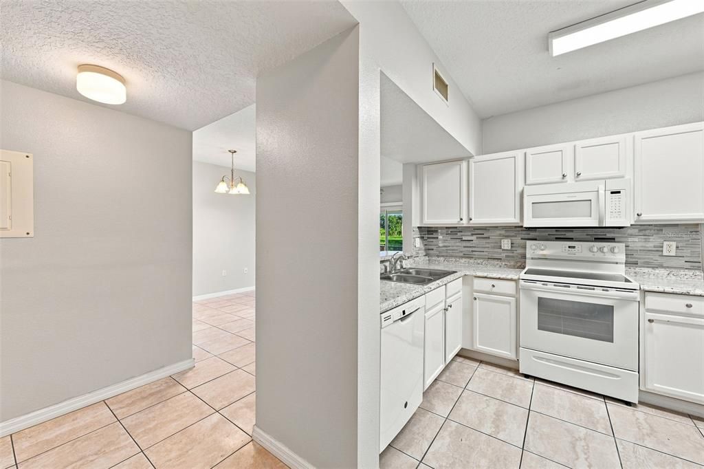 В аренду: $2,300 (3 спален, 2 ванн, 1151 Квадратных фут)