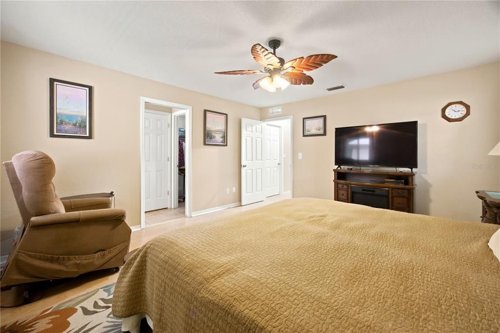 For Sale: $399,900 (3 beds, 2 baths, 1892 Square Feet)