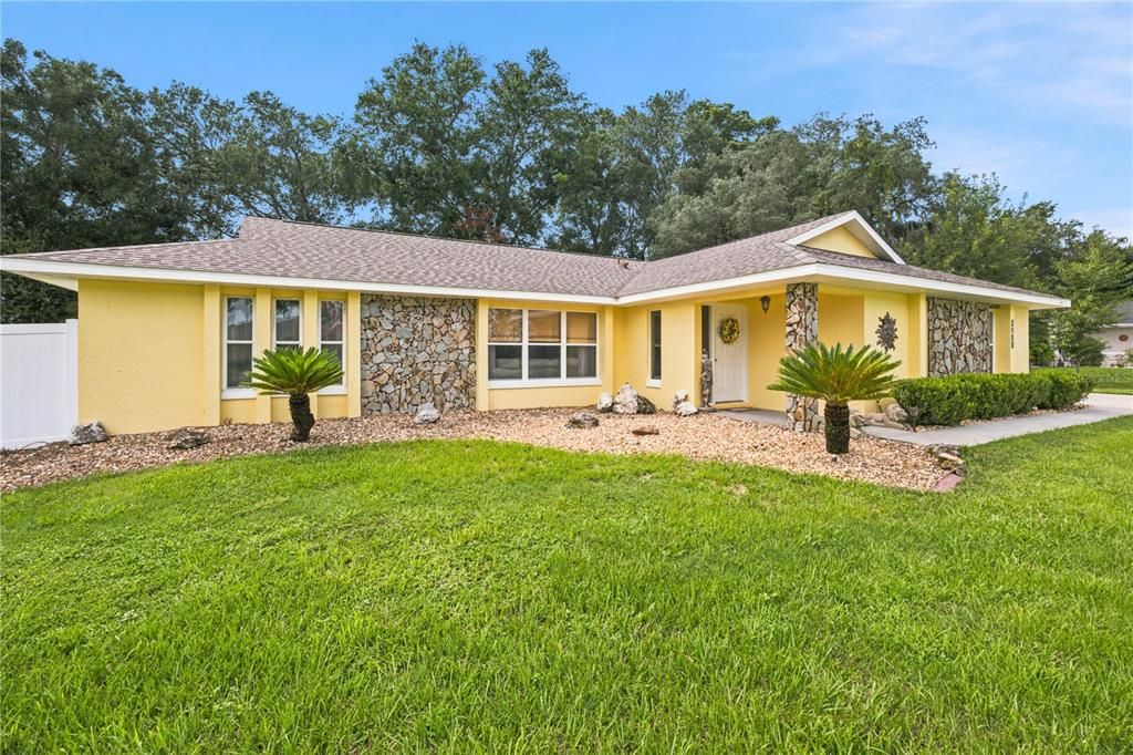 For Sale: $399,900 (3 beds, 2 baths, 1892 Square Feet)
