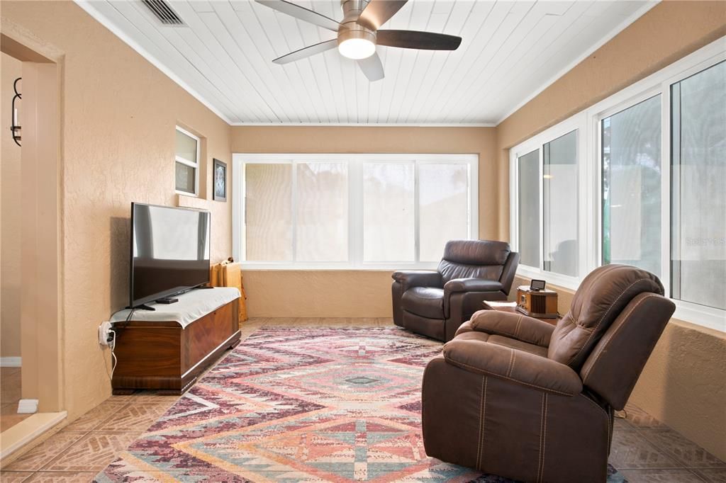 For Sale: $399,900 (3 beds, 2 baths, 1892 Square Feet)