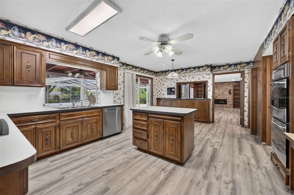 For Sale: $950,000 (5 beds, 3 baths, 3379 Square Feet)
