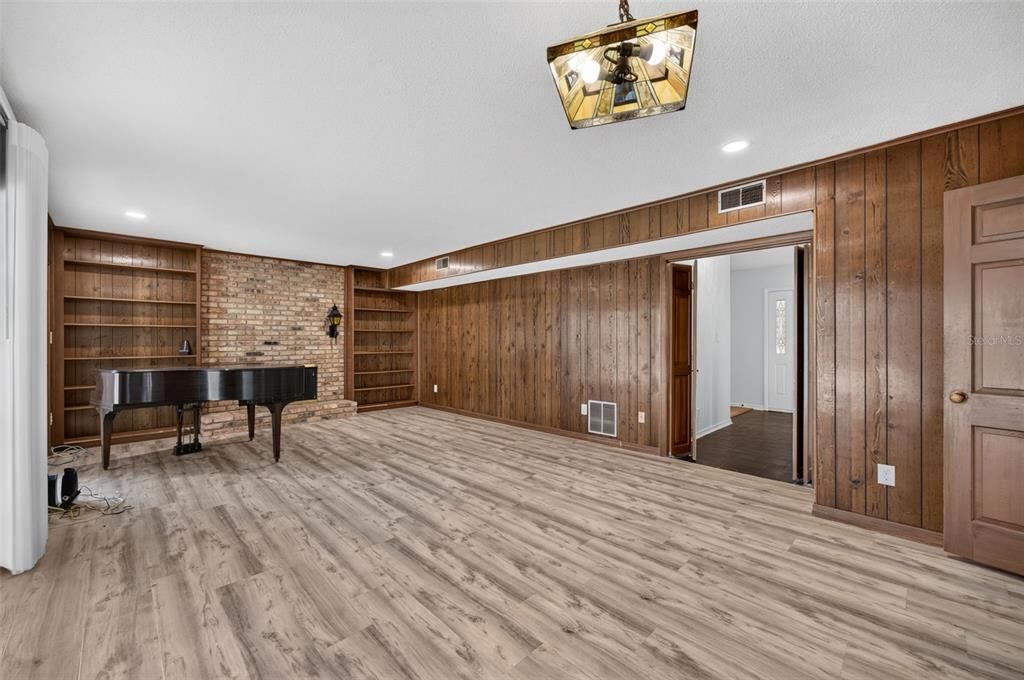 For Sale: $950,000 (5 beds, 3 baths, 3379 Square Feet)