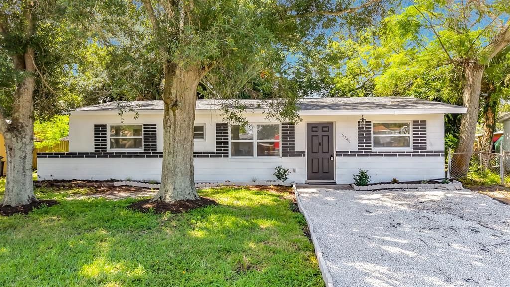 En Venta: $360,000 (4 camas, 2 baños, 1200 Pies cuadrados)