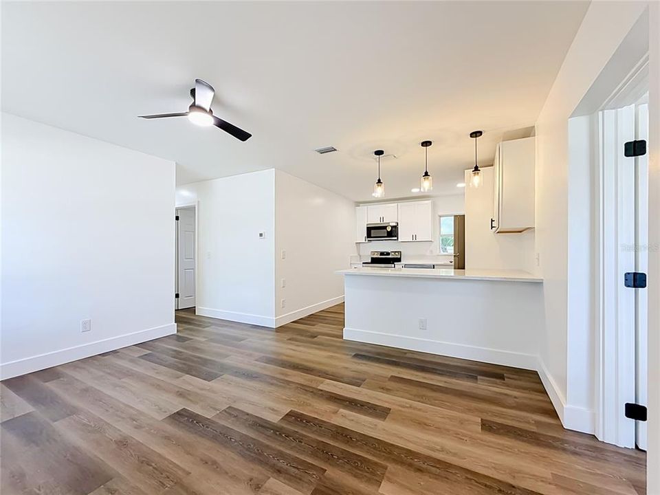 En Venta: $360,000 (4 camas, 2 baños, 1200 Pies cuadrados)