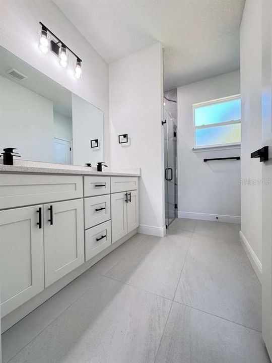 For Rent: $1,950 (4 beds, 2 baths, 1548 Square Feet)