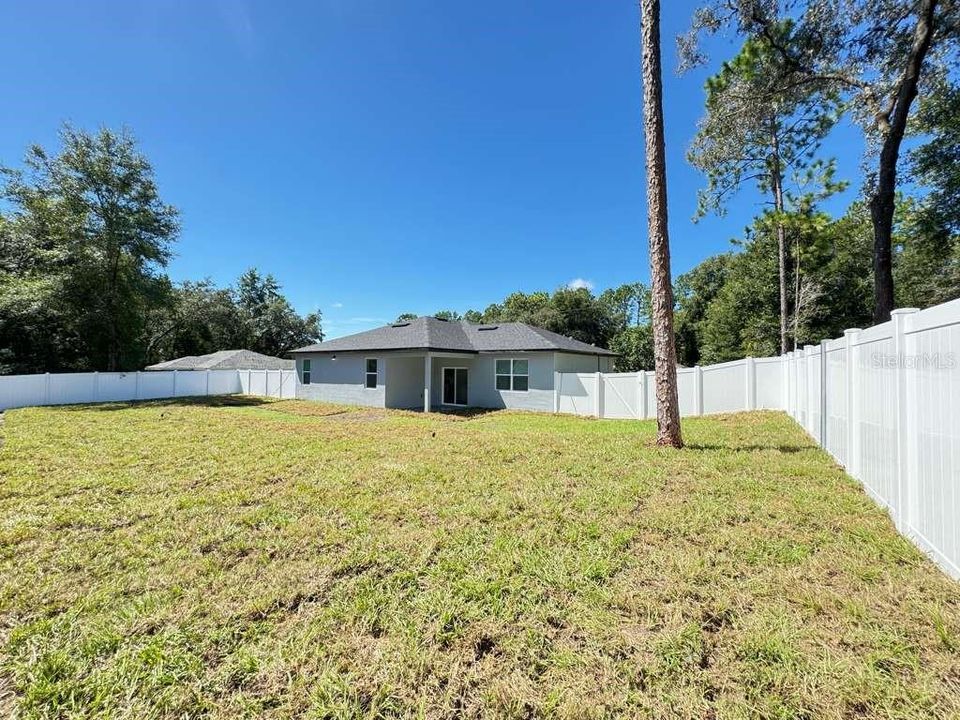 For Rent: $1,950 (4 beds, 2 baths, 1548 Square Feet)