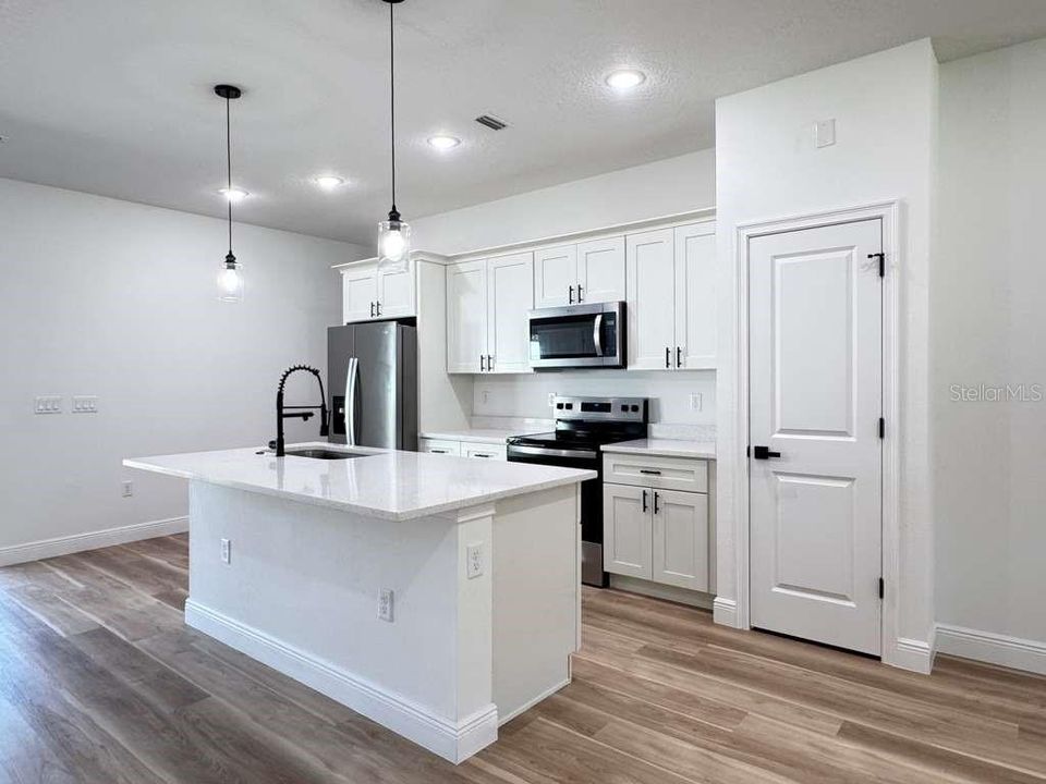 For Rent: $1,950 (4 beds, 2 baths, 1548 Square Feet)