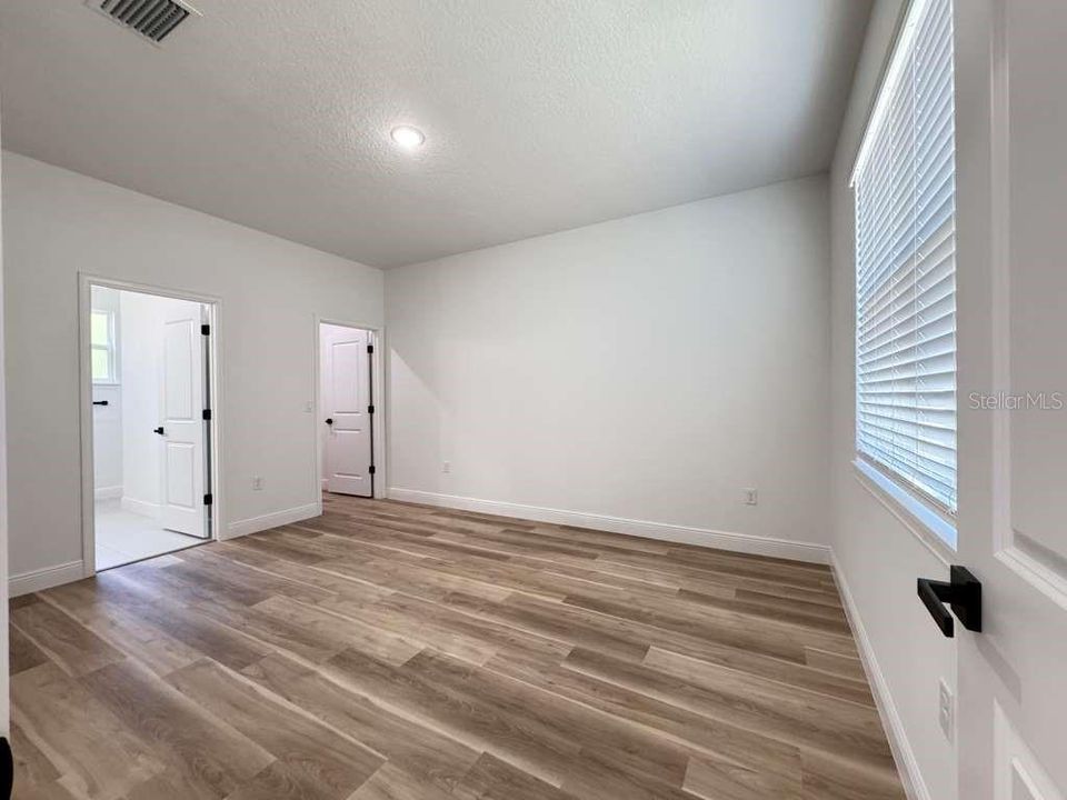 For Rent: $1,950 (4 beds, 2 baths, 1548 Square Feet)