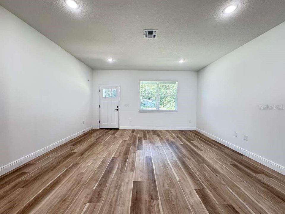 For Rent: $1,950 (4 beds, 2 baths, 1548 Square Feet)