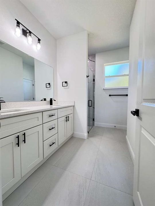 For Rent: $1,950 (4 beds, 2 baths, 1548 Square Feet)