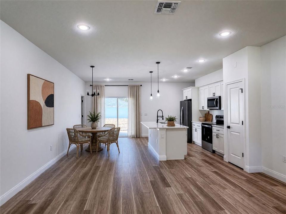 For Rent: $1,950 (4 beds, 2 baths, 1548 Square Feet)