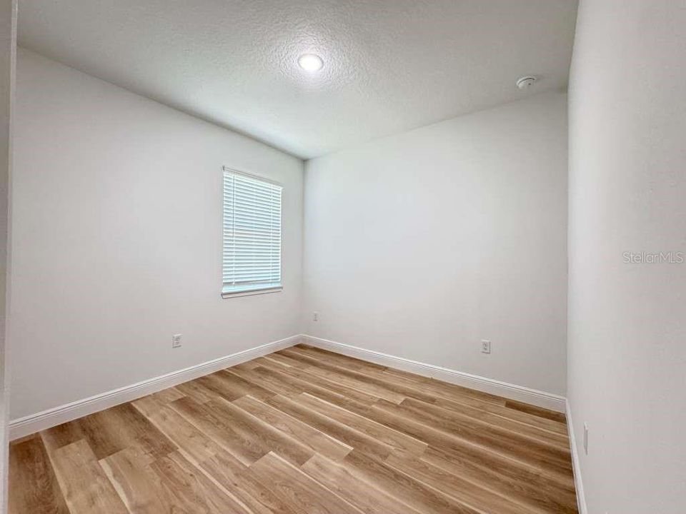 For Rent: $1,950 (4 beds, 2 baths, 1548 Square Feet)