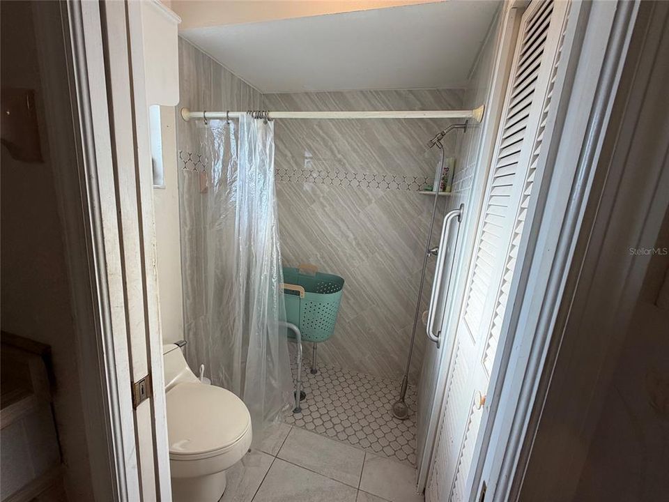For Sale: $299,990 (2 beds, 2 baths, 1370 Square Feet)