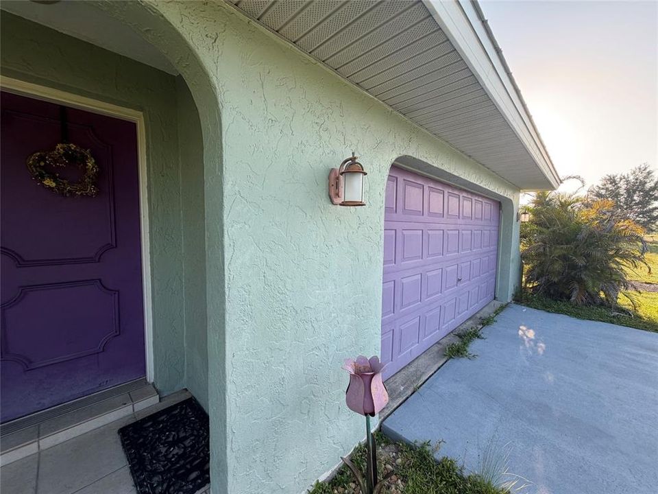 For Sale: $299,990 (2 beds, 2 baths, 1370 Square Feet)