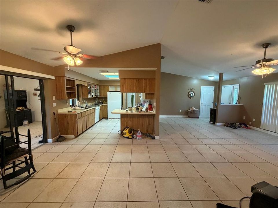 For Sale: $299,990 (2 beds, 2 baths, 1370 Square Feet)