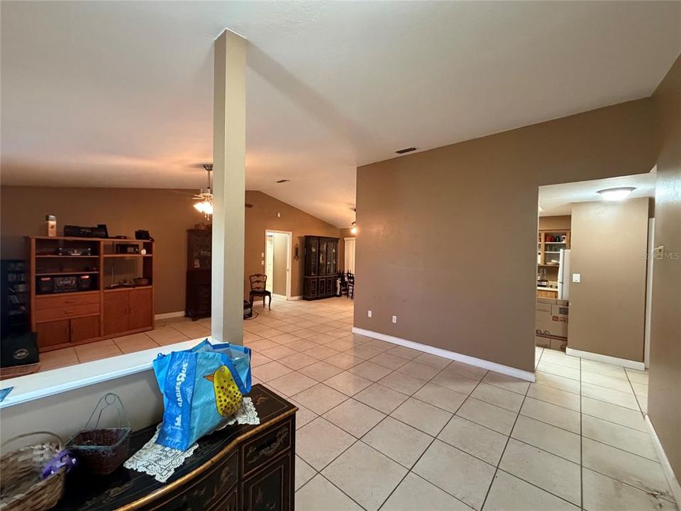 For Sale: $299,990 (2 beds, 2 baths, 1370 Square Feet)