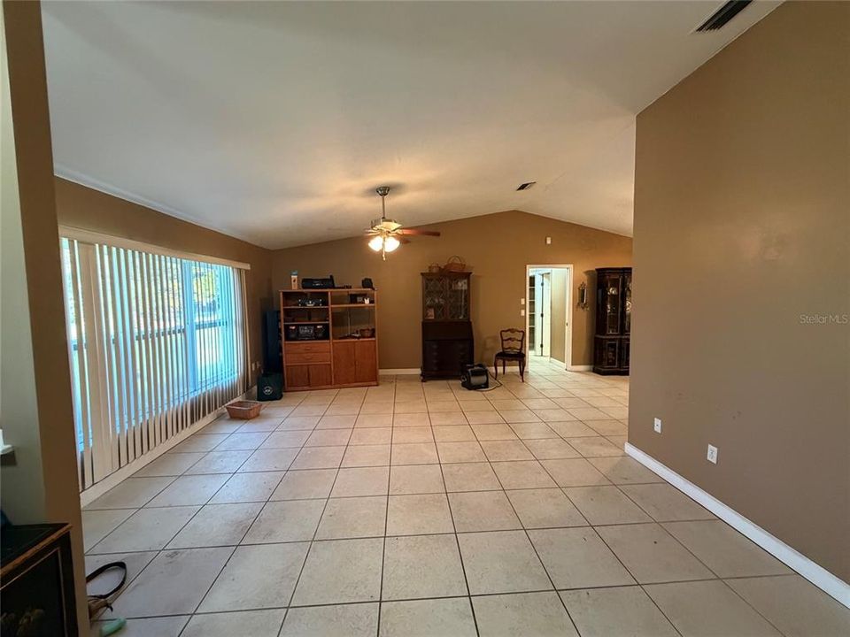 For Sale: $299,990 (2 beds, 2 baths, 1370 Square Feet)