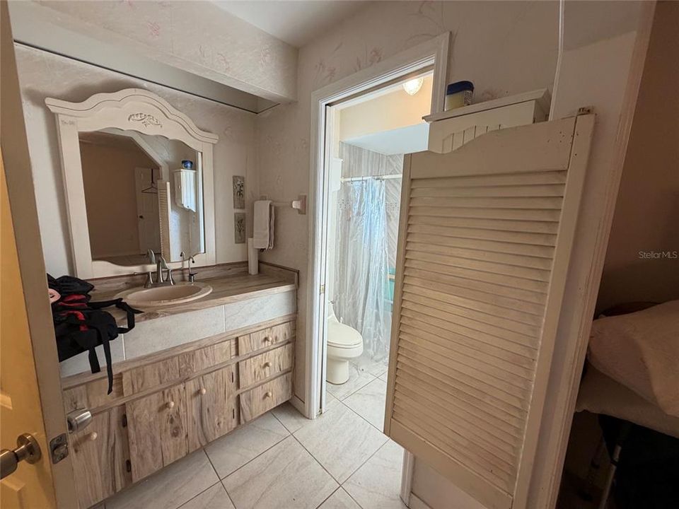 For Sale: $299,990 (2 beds, 2 baths, 1370 Square Feet)
