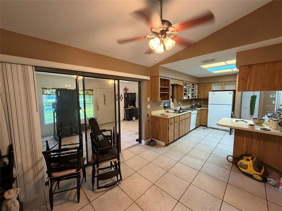 For Sale: $299,990 (2 beds, 2 baths, 1370 Square Feet)