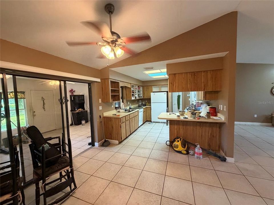 For Sale: $299,990 (2 beds, 2 baths, 1370 Square Feet)
