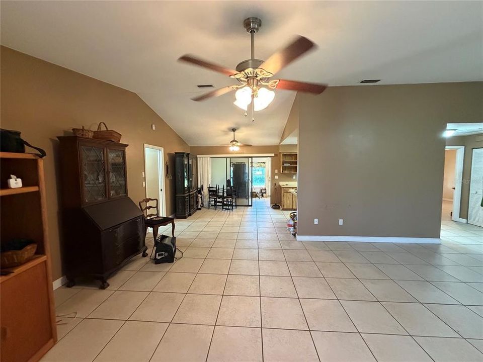 For Sale: $299,990 (2 beds, 2 baths, 1370 Square Feet)